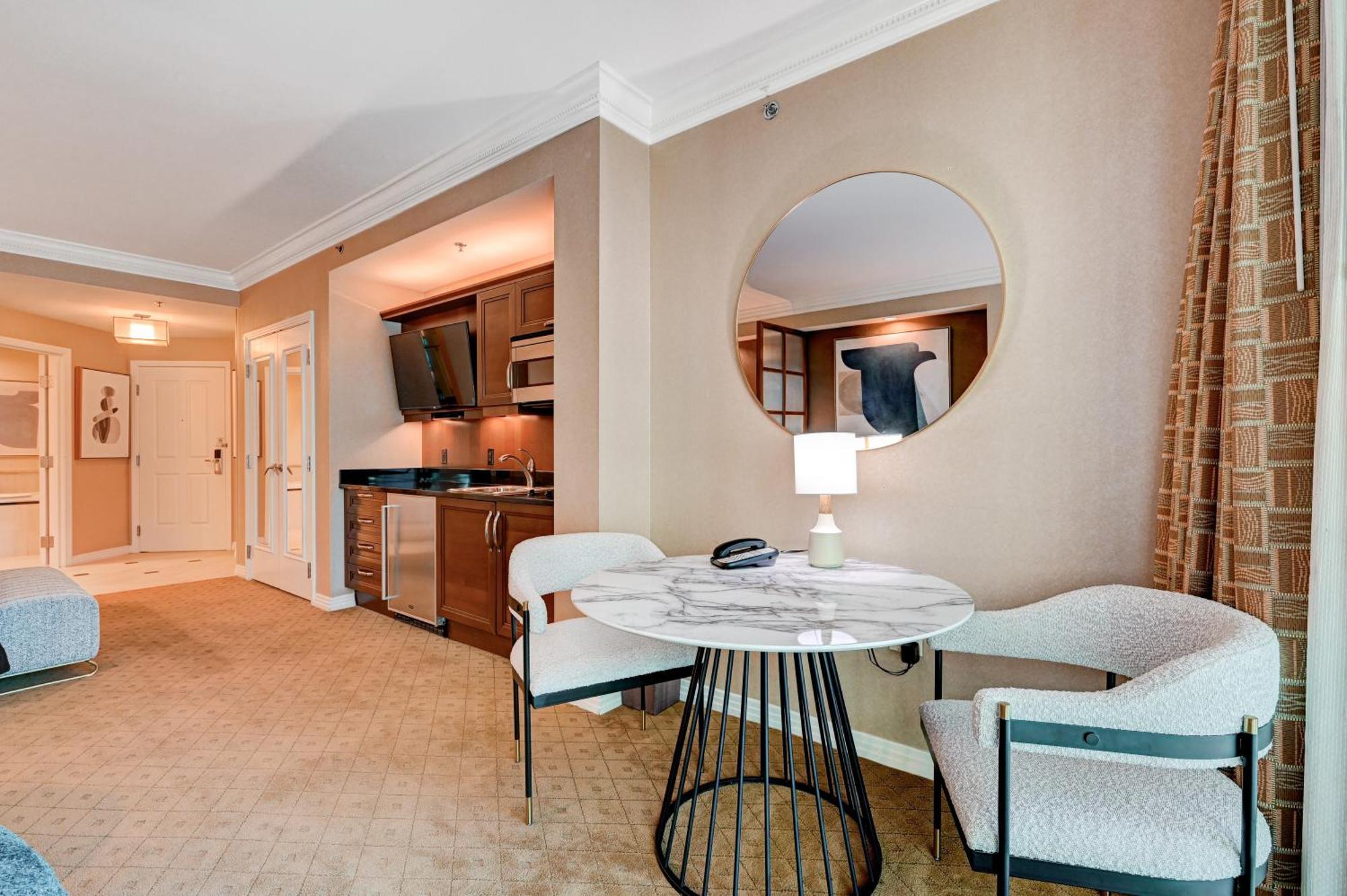 Aparthotel Amethyst Mgm Signature Strip View Balcony *