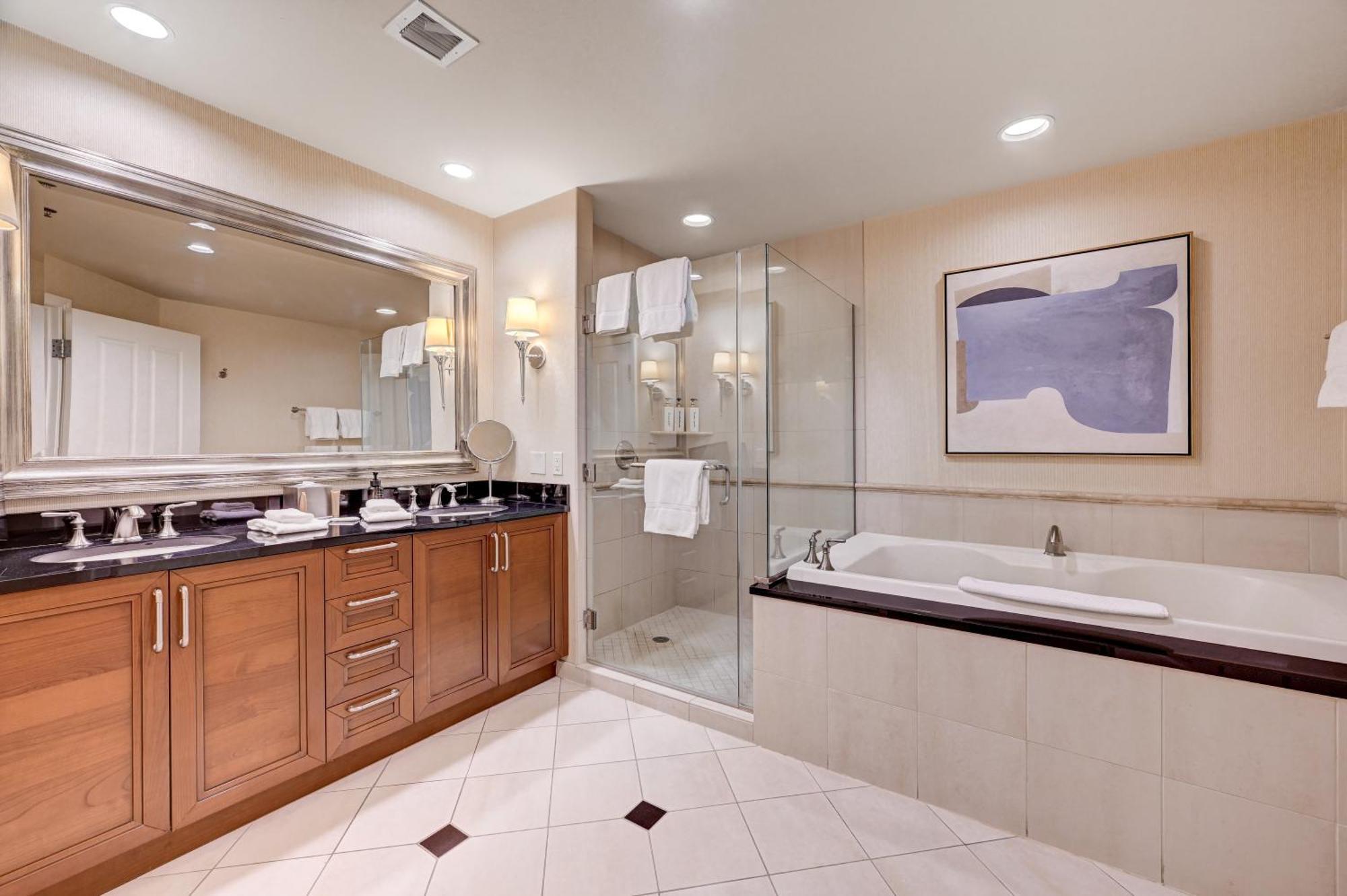 Amethyst Mgm Signature Strip View Balcony