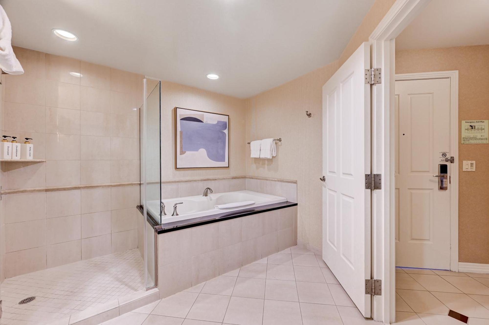 Aparthotel Amethyst Mgm Signature Strip View Balcony *