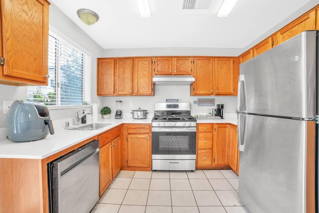 Spacious 4 Bedroom 3 Bath House Apartment Las Vegas