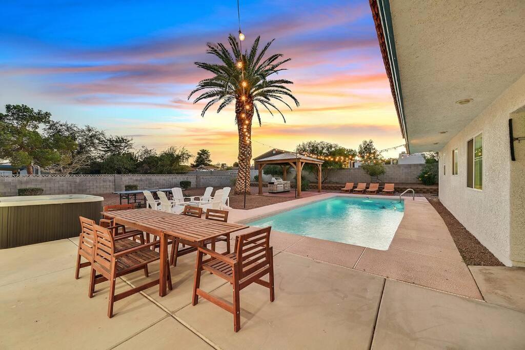 Holiday home Tropicana Desert 5 Bdrm X 3 Bth King Beds Sleeps Up To 12