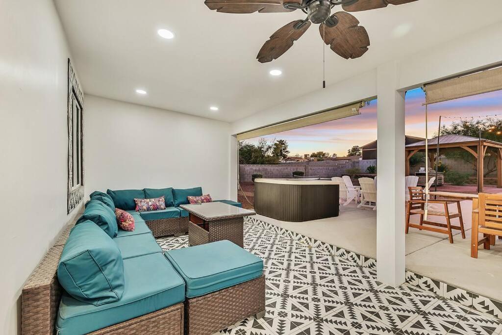 Tropicana Desert 5 Bdrm X 3 Bth King Beds Sleeps Up To 12 Holiday home *