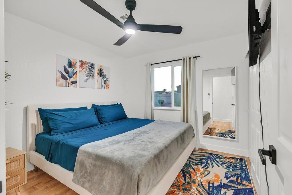 Holiday home Tropicana Desert 5 Bdrm X 3 Bth King Beds Sleeps Up To 12 *