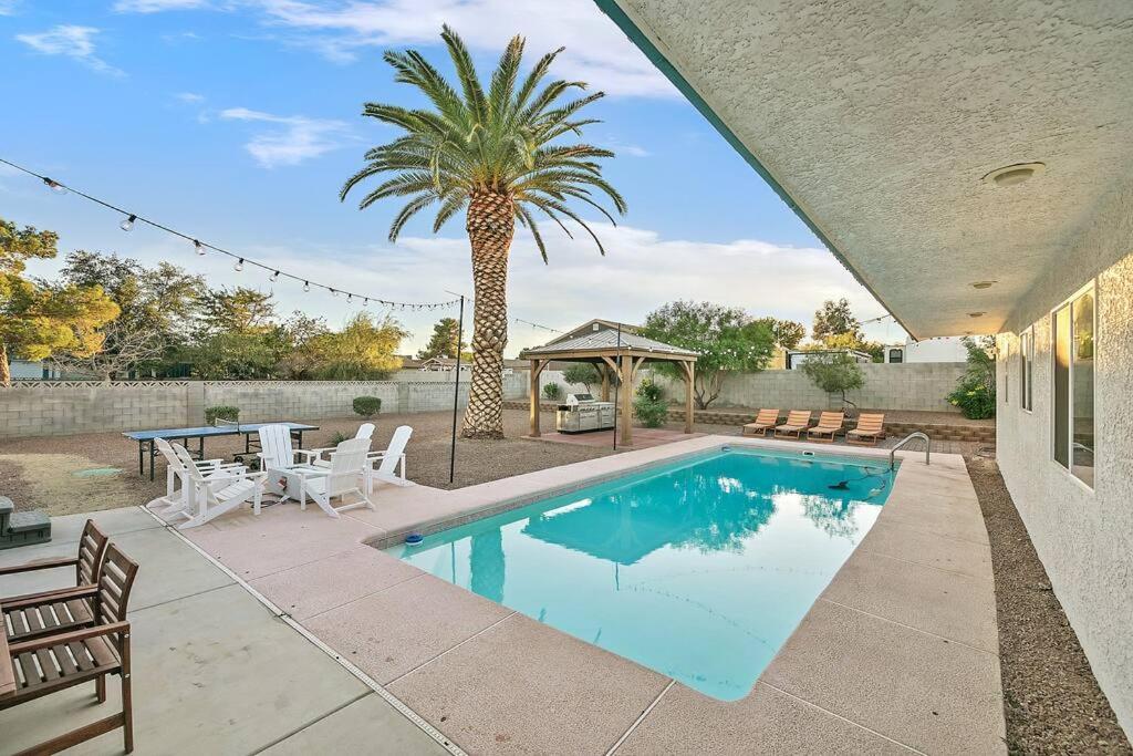 Tropicana Desert 5 Bdrm X 3 Bth King Beds Sleeps Up To 12 Holiday home