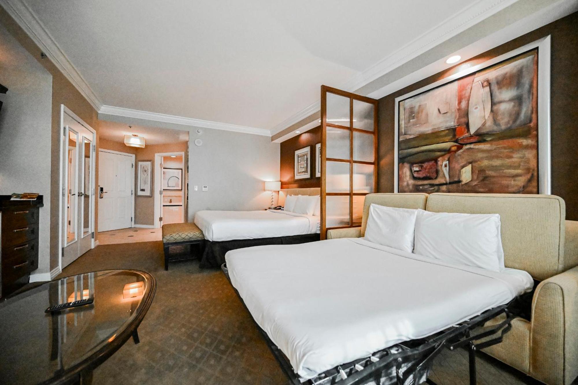 Stripviewsuites At Signature
