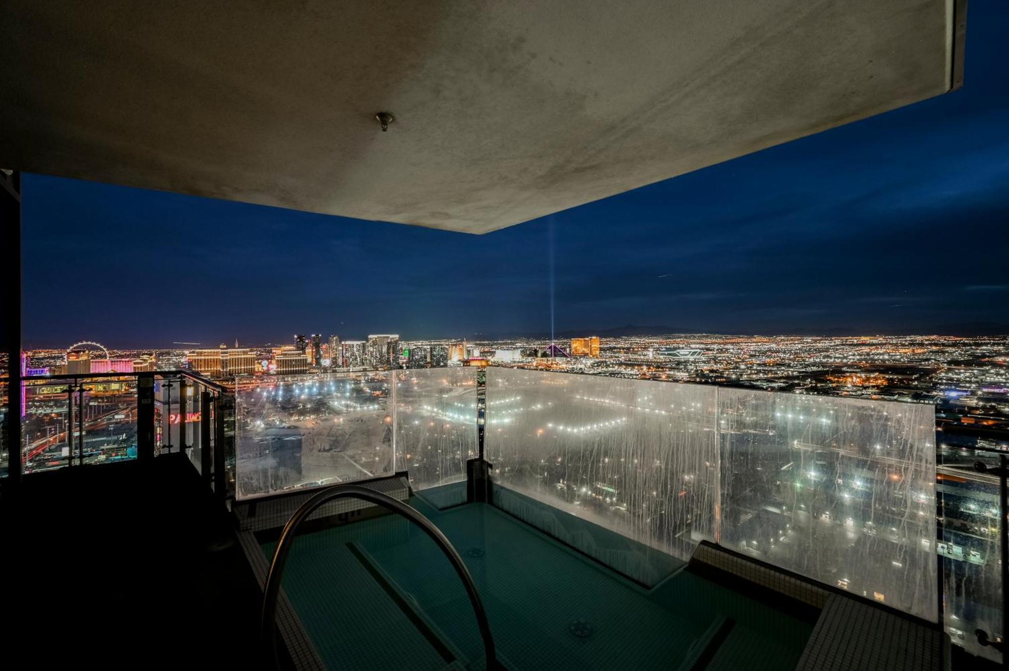 Aparthotel Stripviewsuites Penthouse