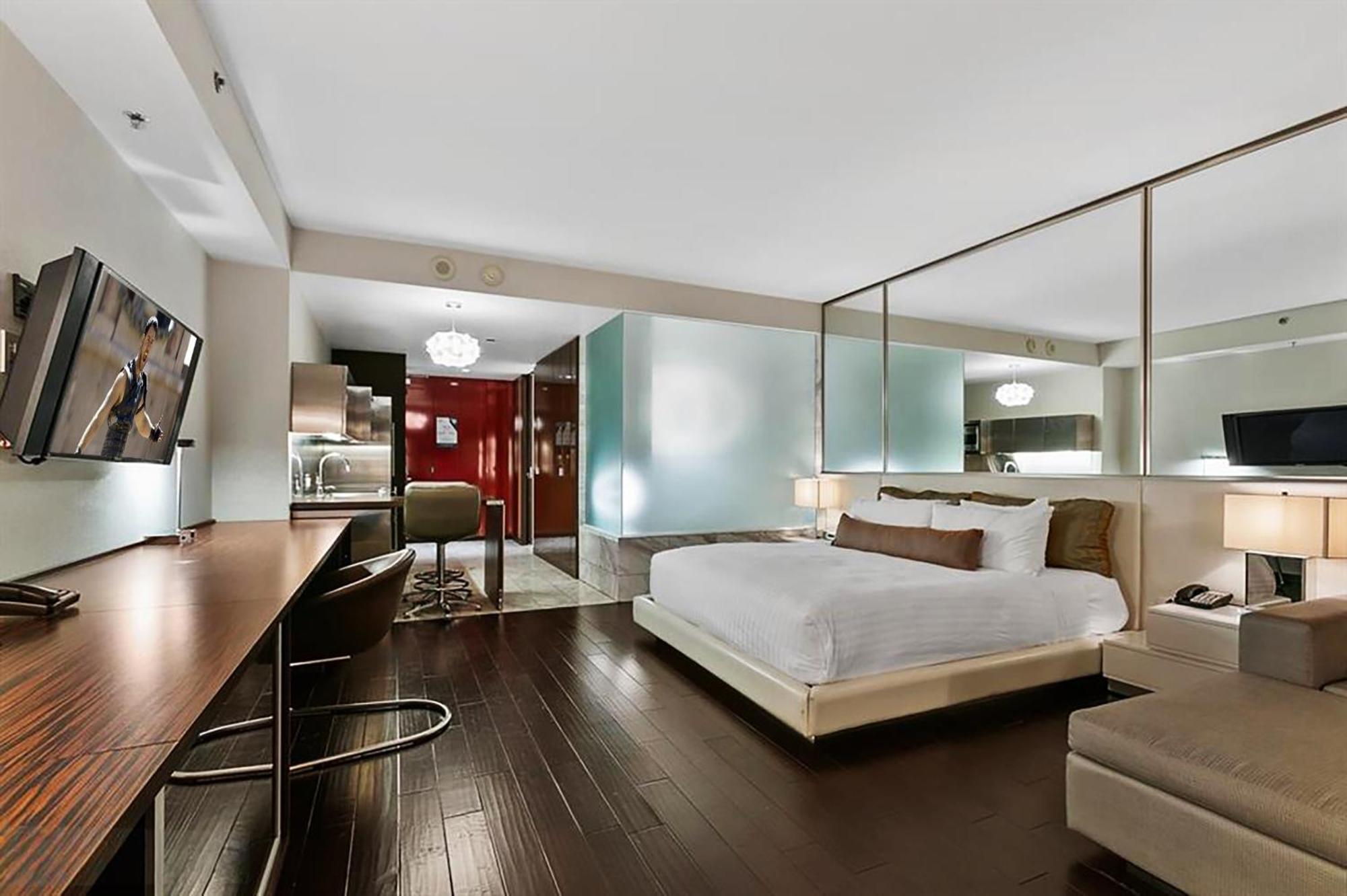 Palms Place Stripview With Open Balcony -23