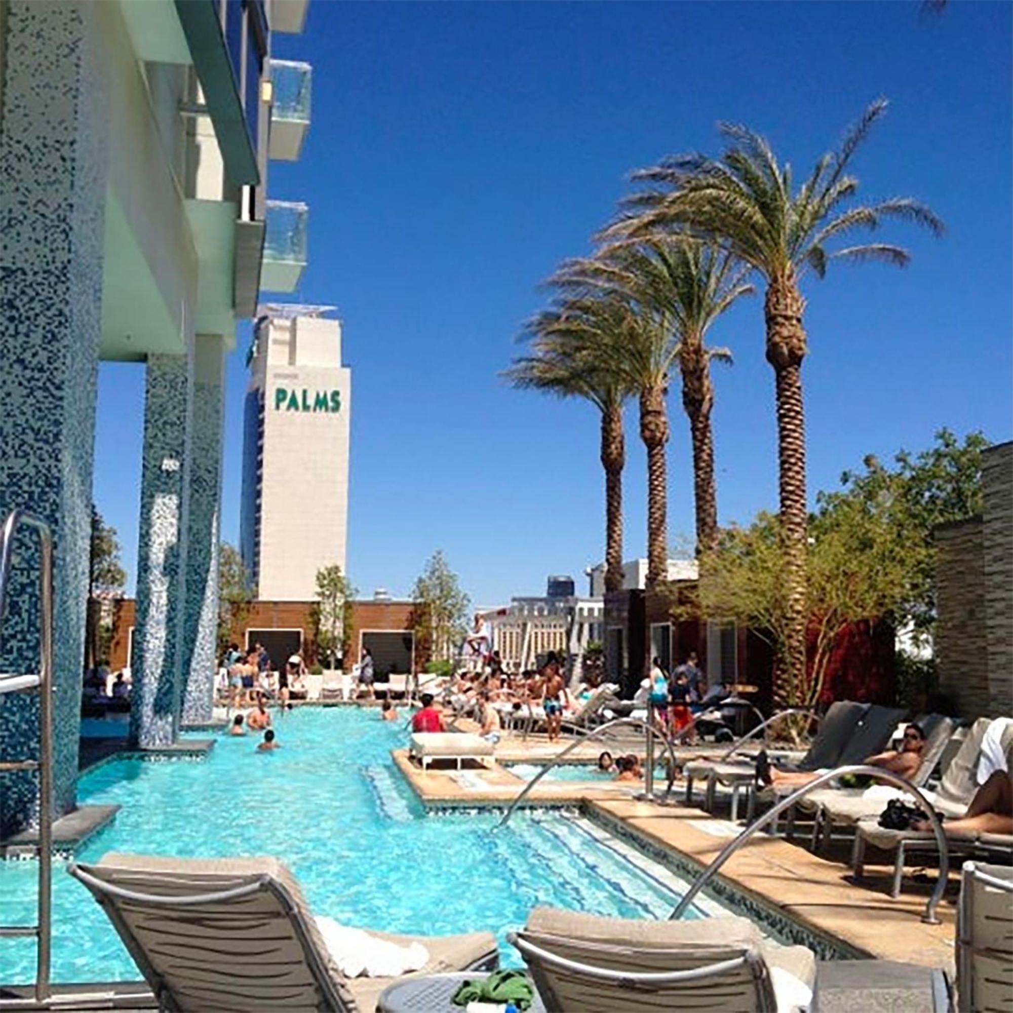 Palms Place Stripview With Open Balcony -23