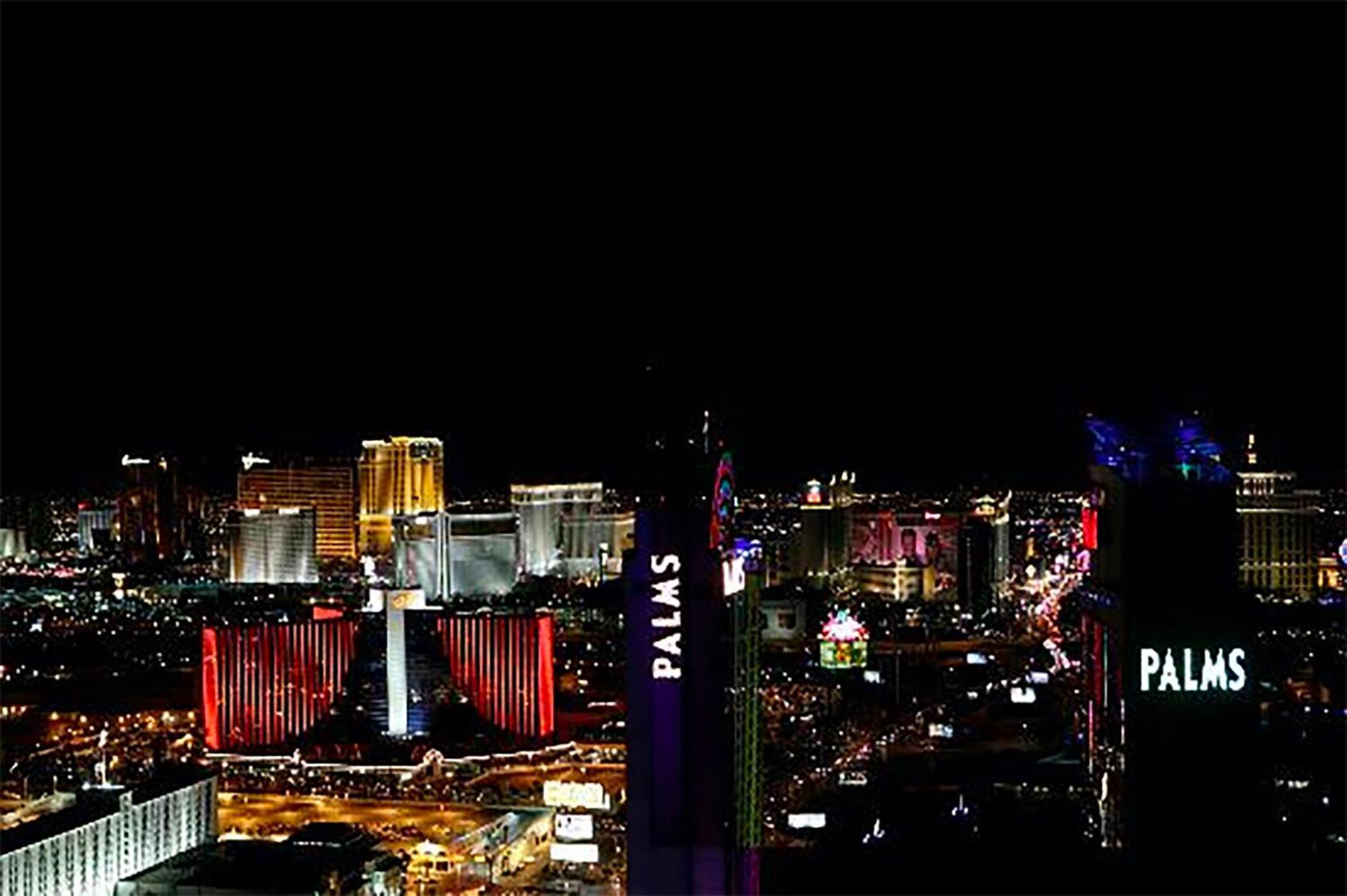 Palms Place Stripview With Open Balcony -23
