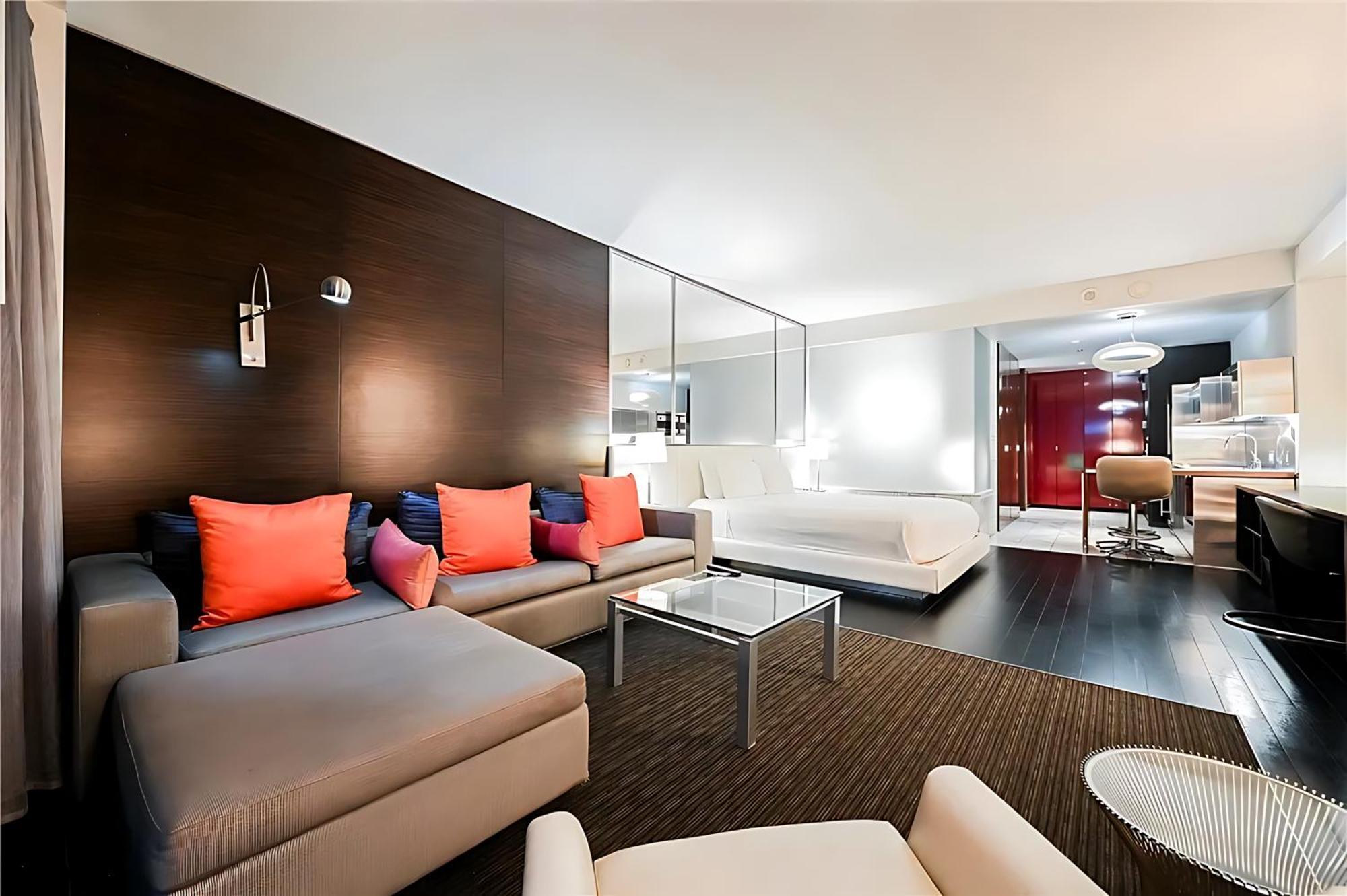 Palms Place Stripview With Open Balcony -33