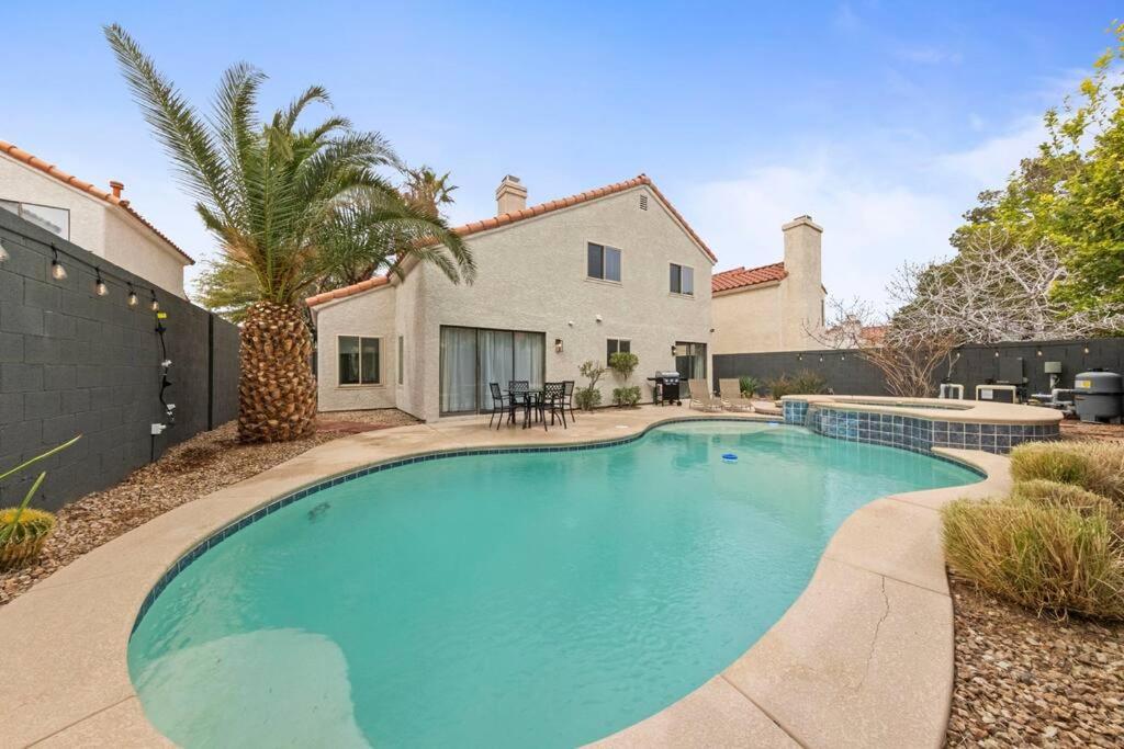 4br Model W Pool And Pool Table In Henderson Holiday home