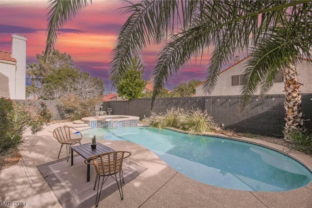 4br Model W Pool And Pool Table In Henderson *