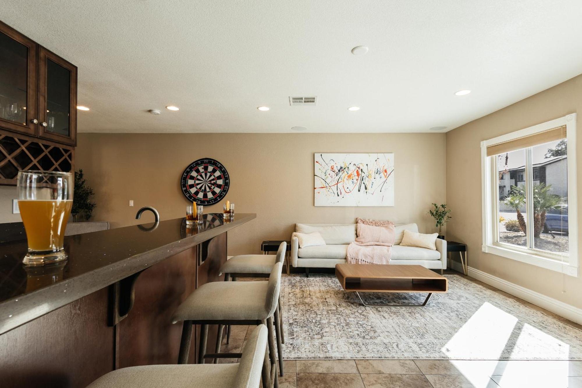 Fabulous Oasis In Near By Strip *