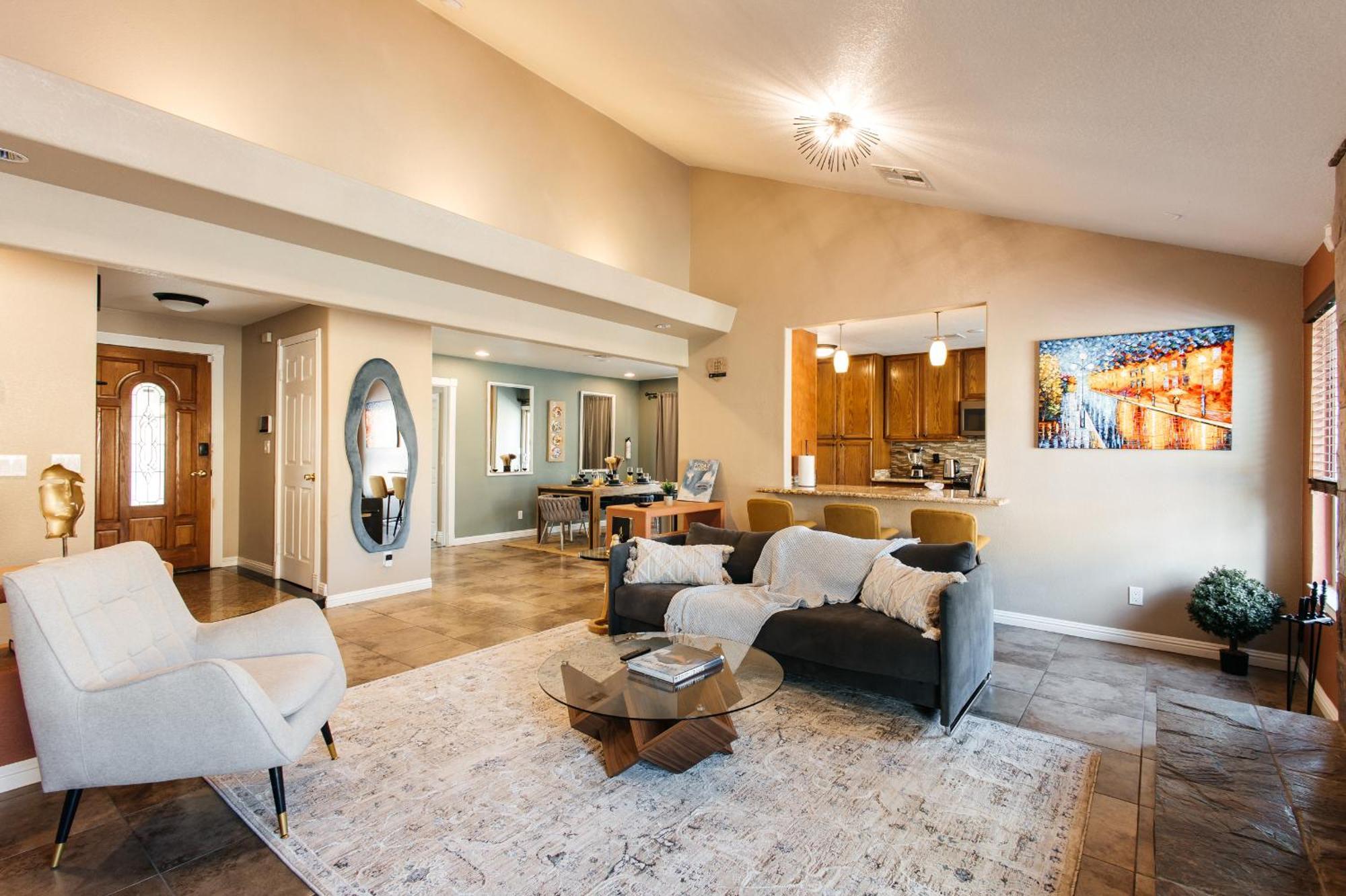 Fabulous Oasis In Near By Strip Holiday home