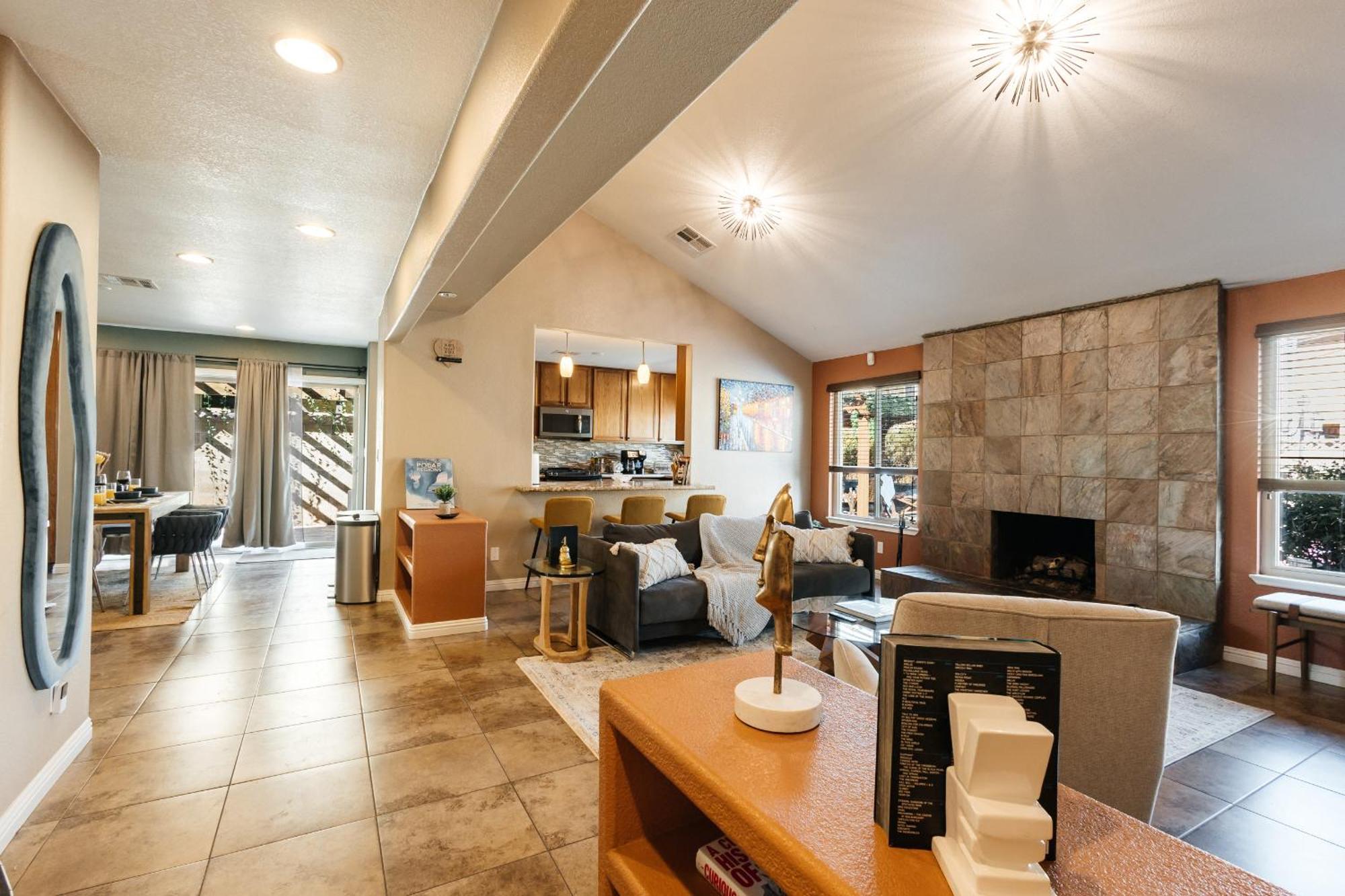 Fabulous Oasis In Near By Strip