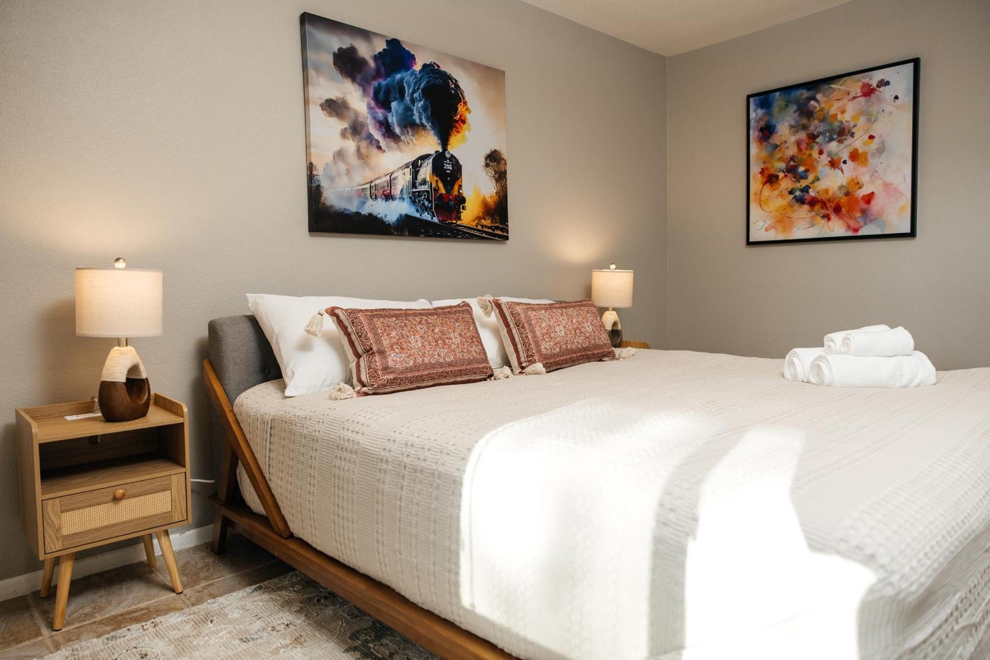 Fabulous Oasis In Near By Strip *