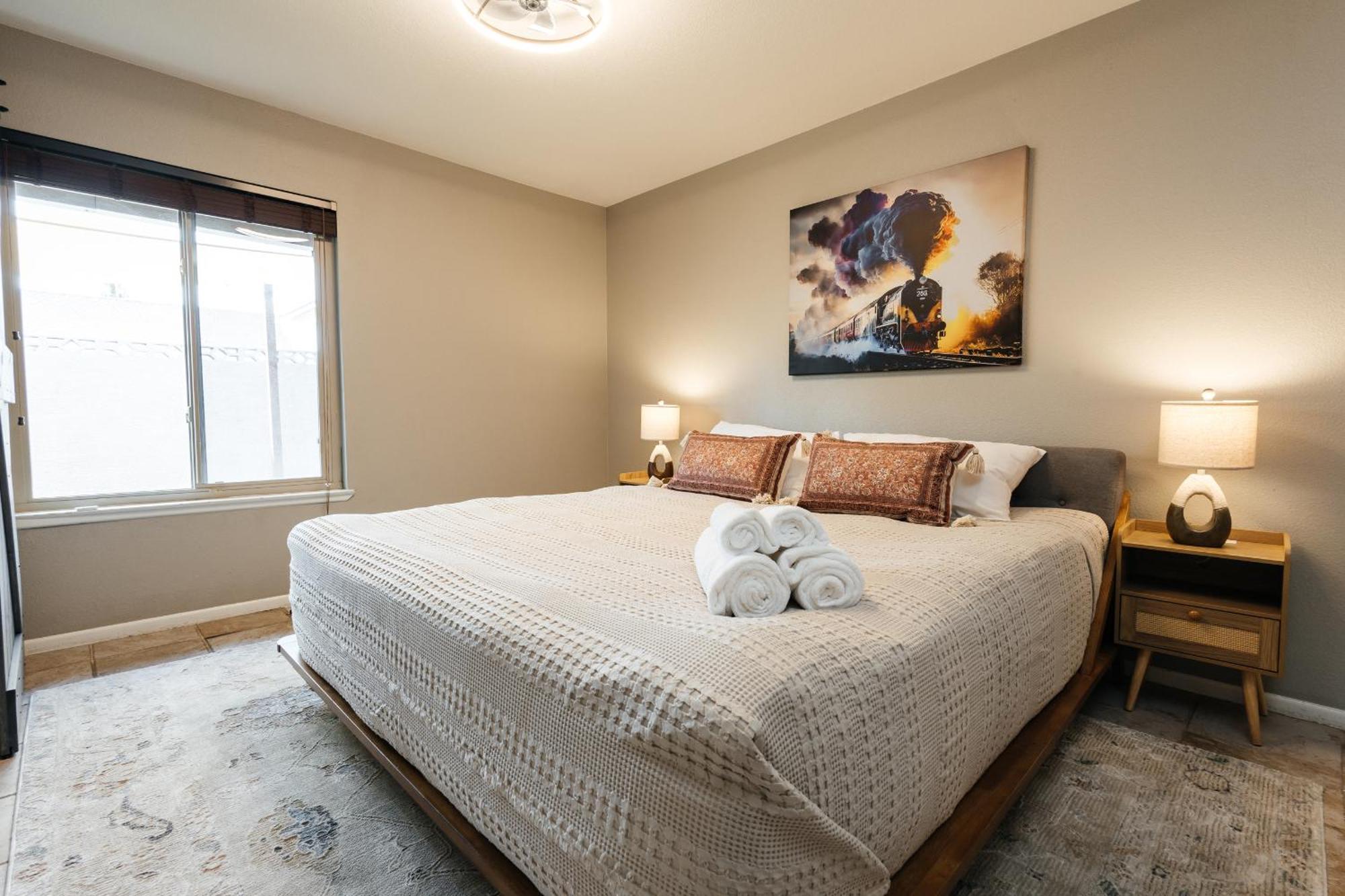 Fabulous Oasis In Near By Strip *
