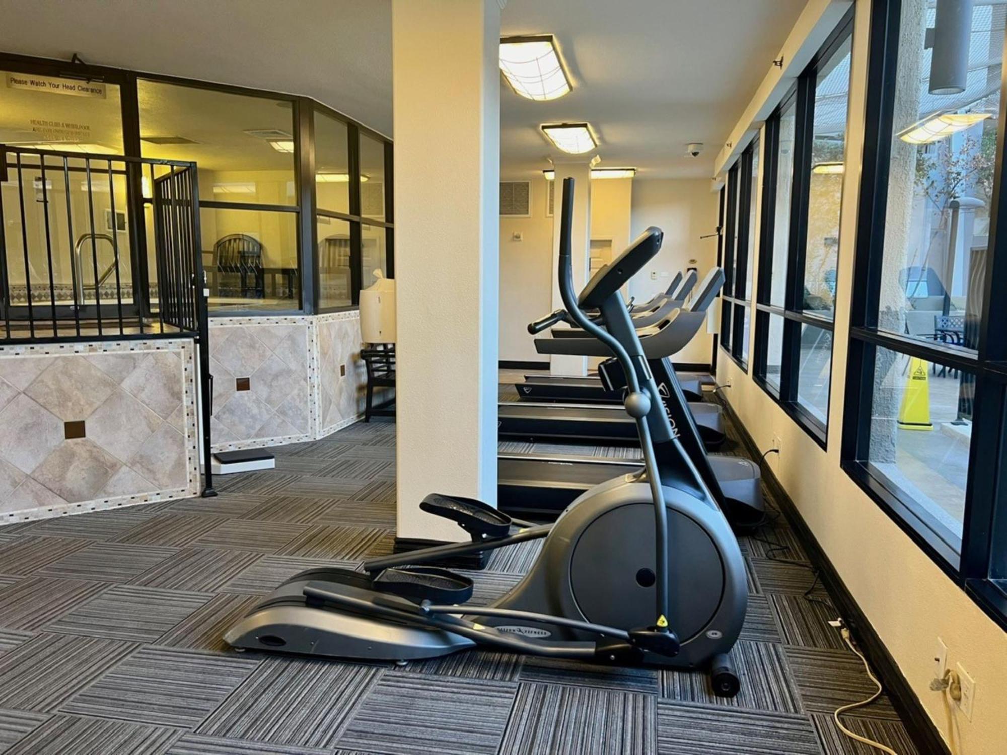 Jockey Center Strip Aparthotel 3*