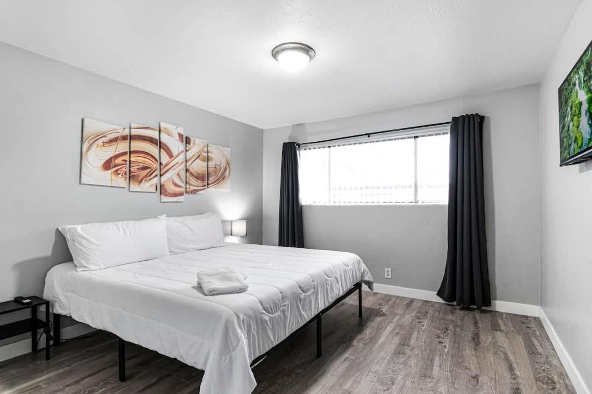 Holiday home Cozy 1 Bed Sleeps 4! Near Strip Perfect Getaway!
