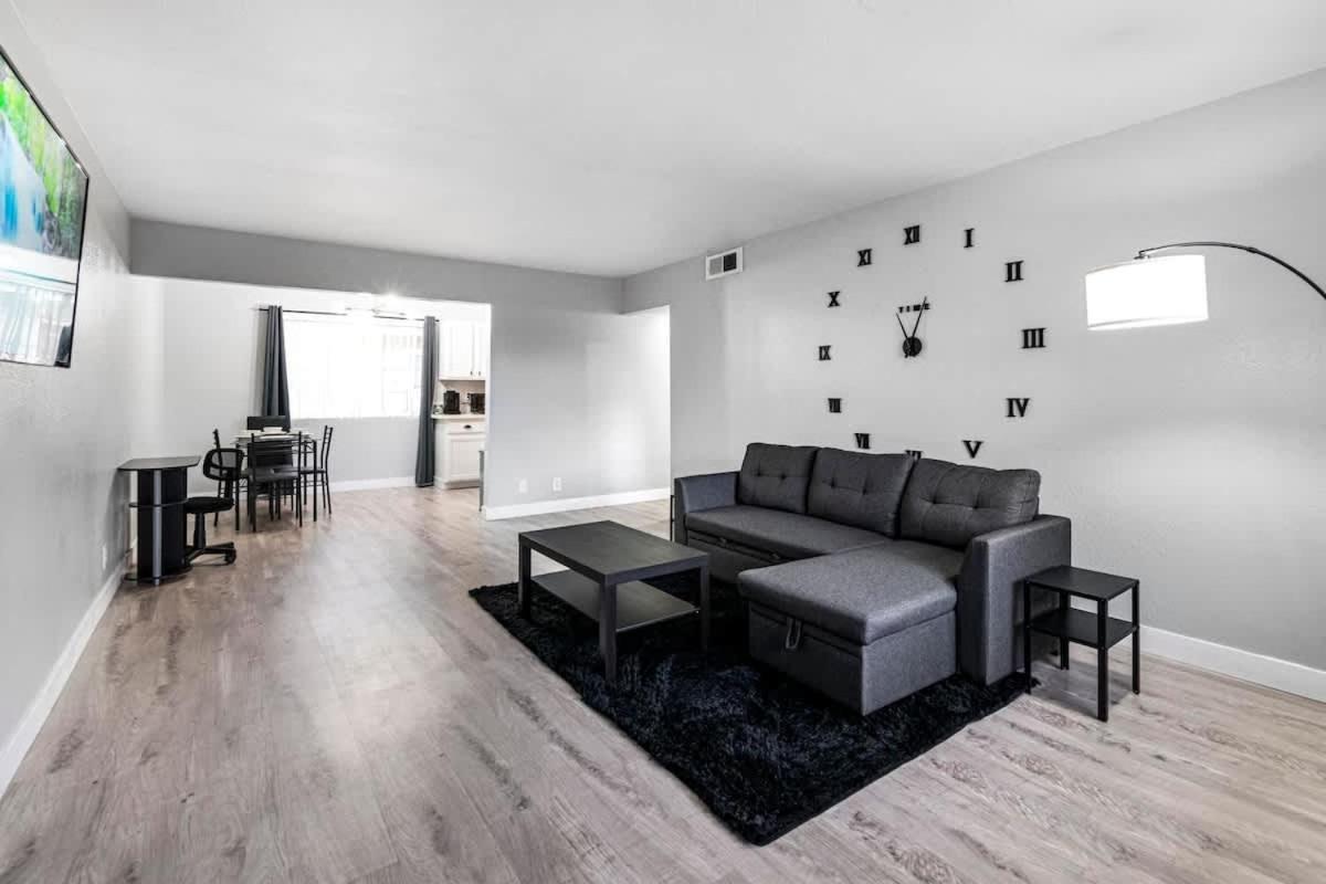 Cozy 1 Bed Sleeps 4! Near Strip Perfect Getaway!