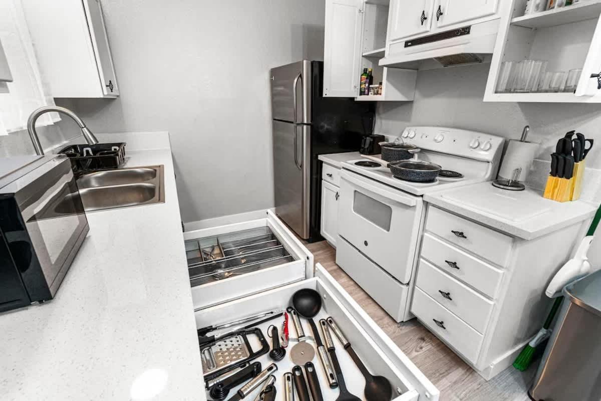 Holiday home Cozy 1 Bed Sleeps 4! Near Strip Perfect Getaway! *