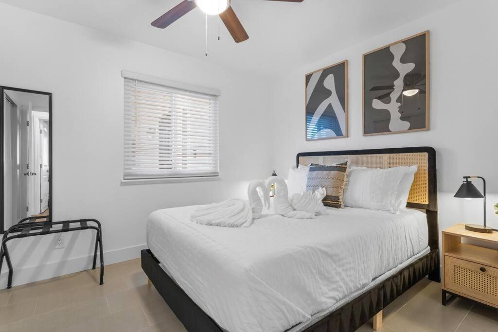 6 Bedroom Oasis With Pool, Pickle Ball, Golf & More!