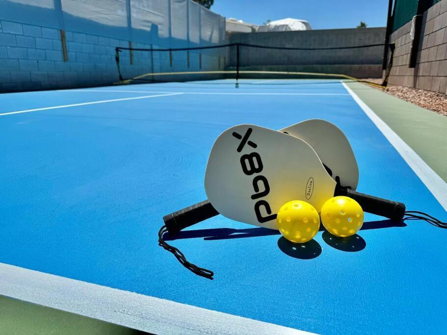 Holiday home 6 Bedroom Oasis With Pool, Pickle Ball, Golf & More! *