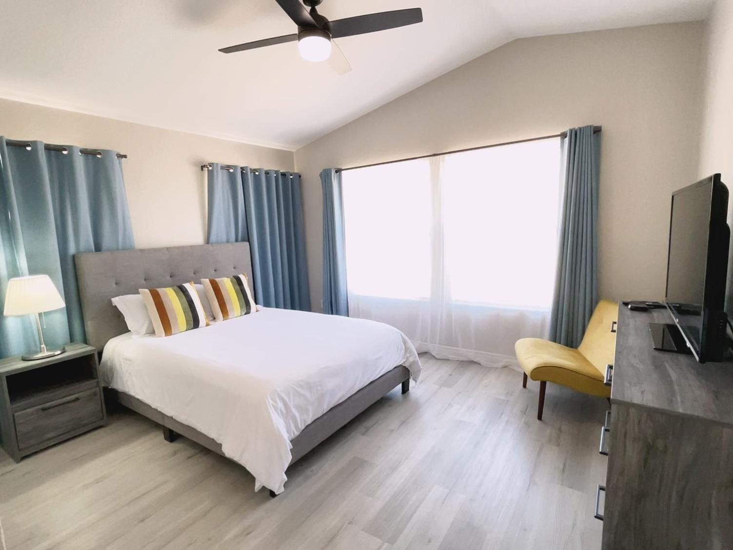 Pool House Newly Remodeled 3bed 3bath Near Dt Summerlin And Red Rock Villa Las Vegas