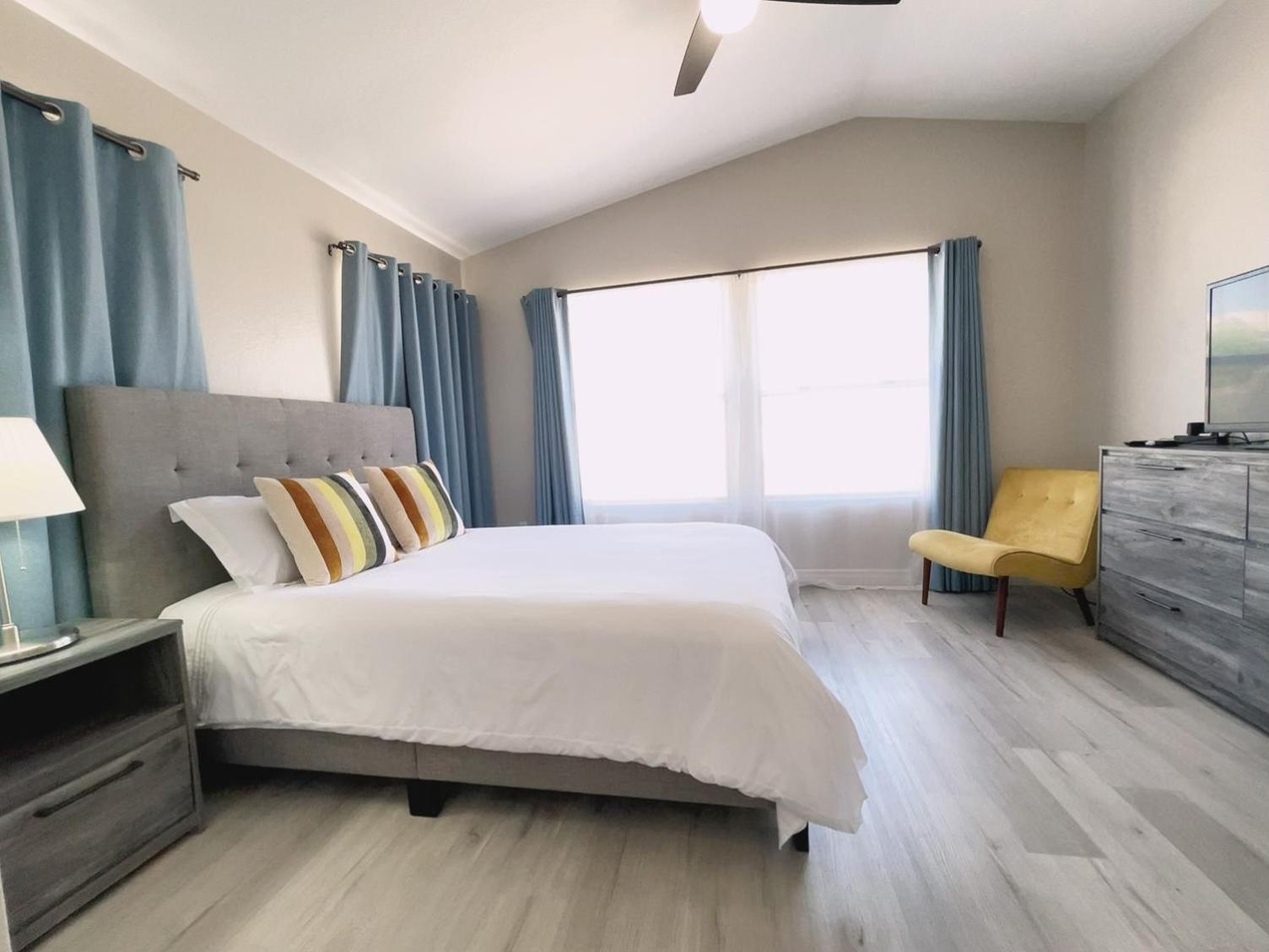 Pool House Newly Remodeled 3bed 3bath Near Dt Summerlin And Red Rock Villa