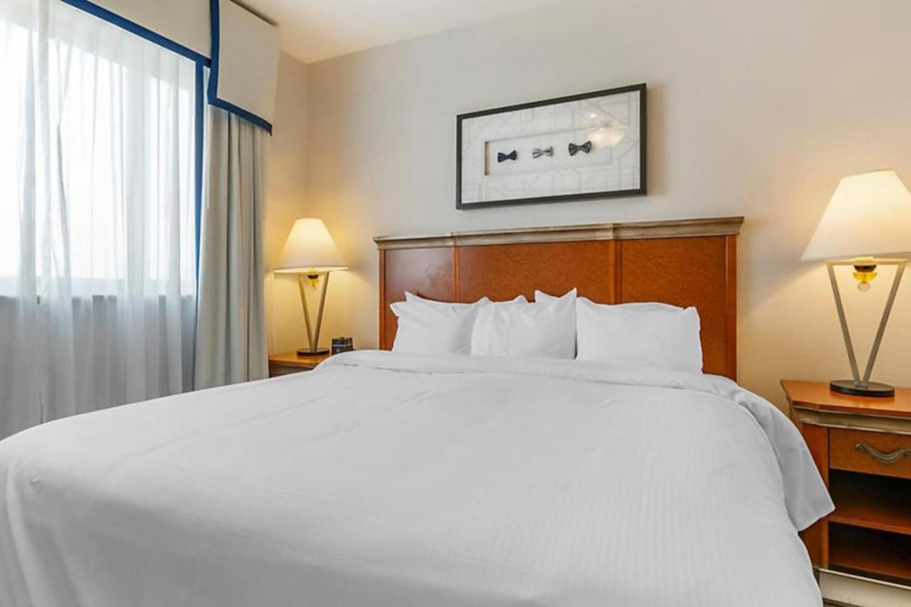 Holiday home 2bd With Amenities And Next To Shopping Right Off The Vegas Strip
