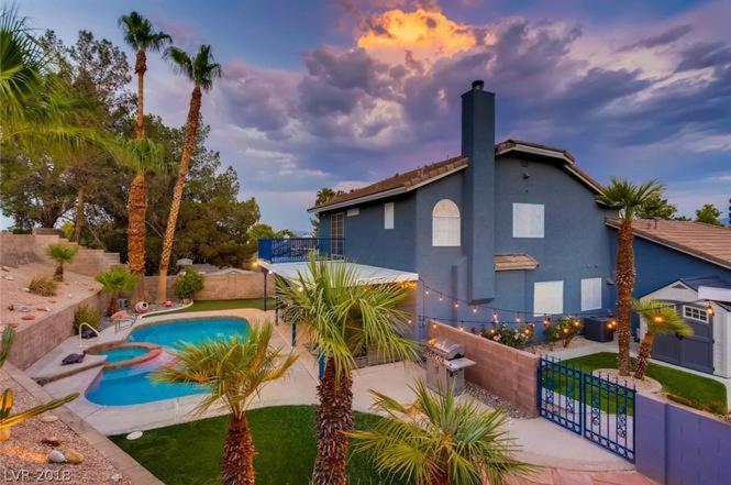Family Oasis Ranch With Pool Near Mystic Falls Holiday home Las Vegas