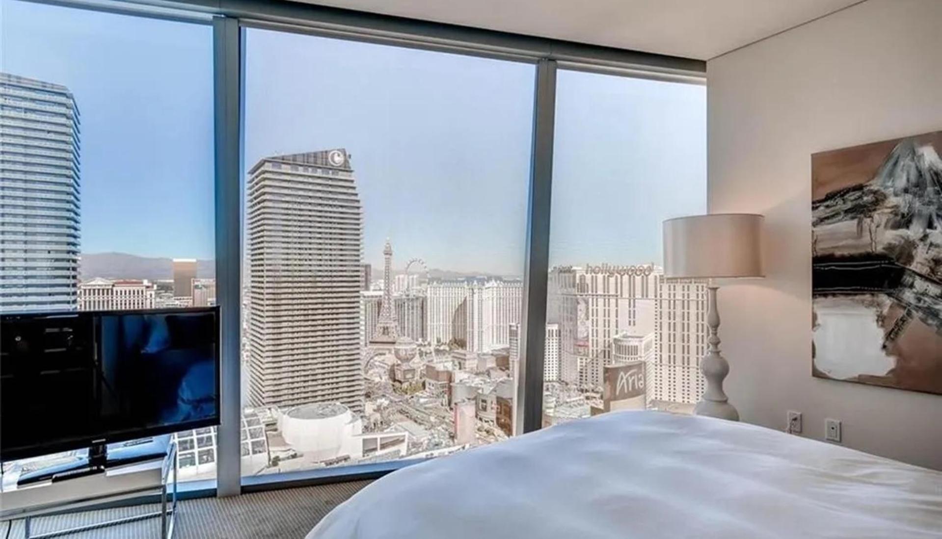 Spacious 3-bedroom Luxury Apartment *