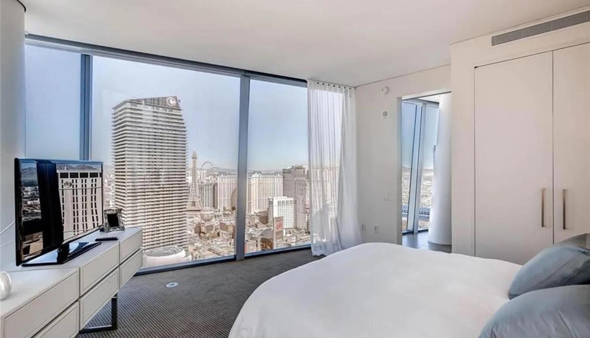 Spacious 3-bedroom Luxury Las Vegas