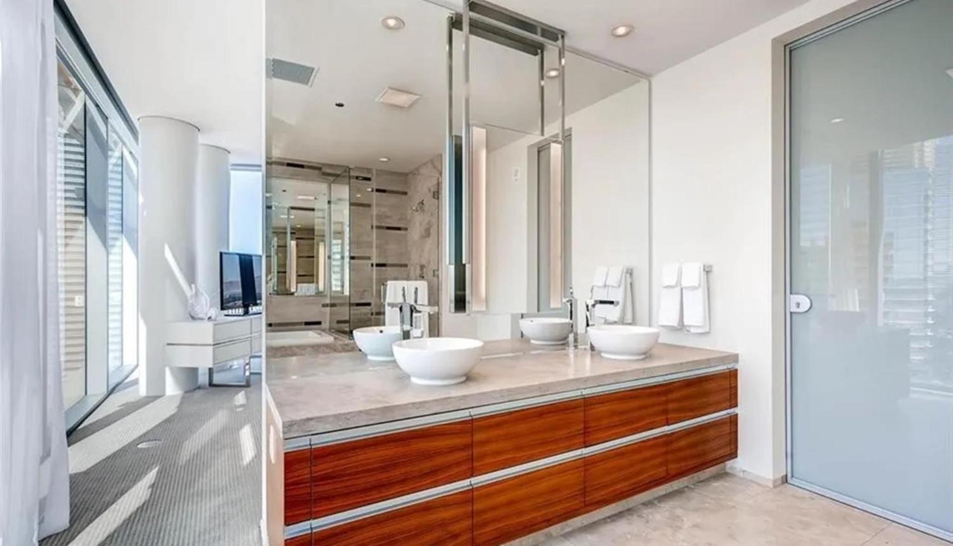 Spacious 3-bedroom Luxury Apartment