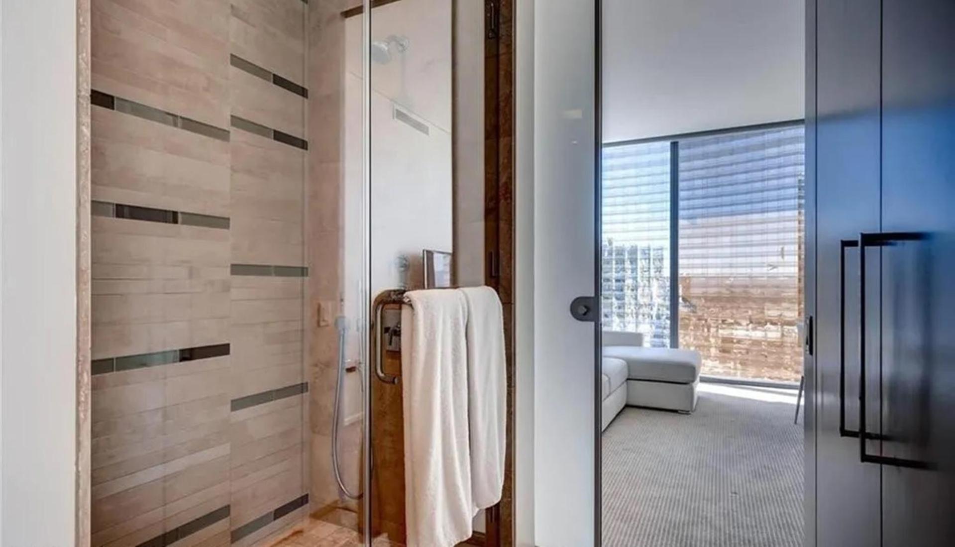 Spacious 3-bedroom Luxury Apartment *