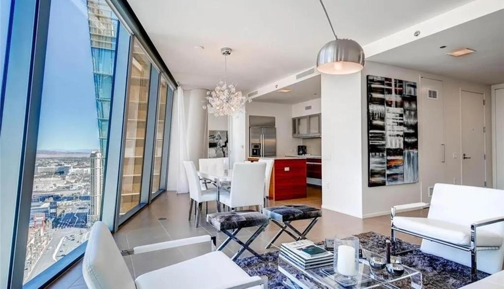 Spacious 3-bedroom Luxury Apartment *
