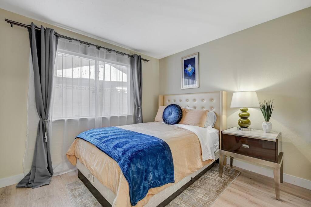 New Poolside Paradise In Vegas With Bbq And Games * Las Vegas