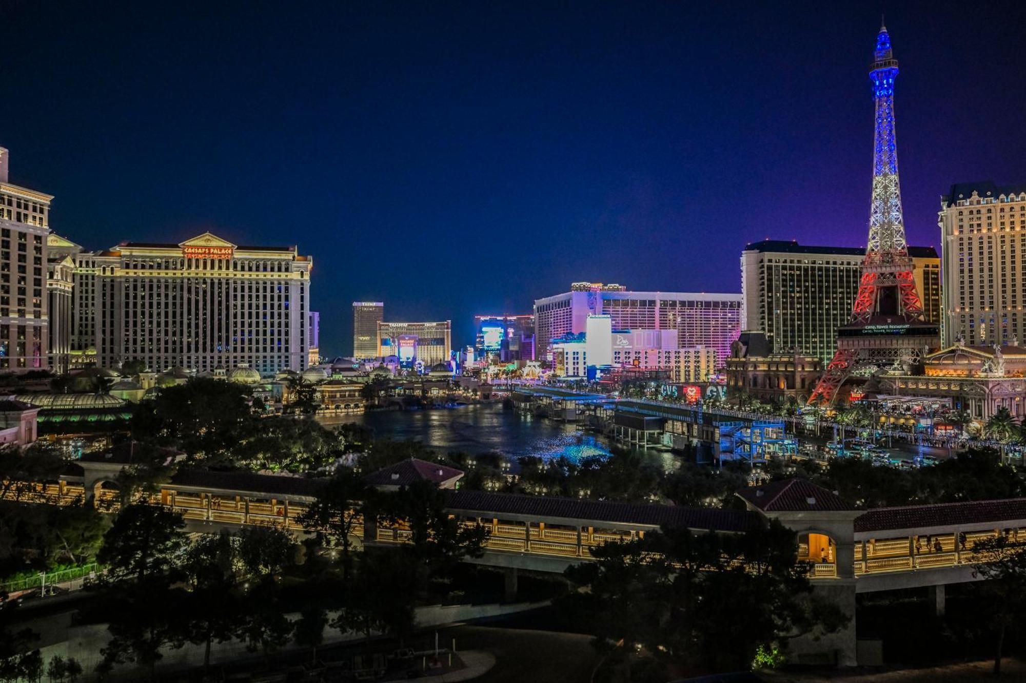 Stripviewsuites At Jockey Club Las Vegas