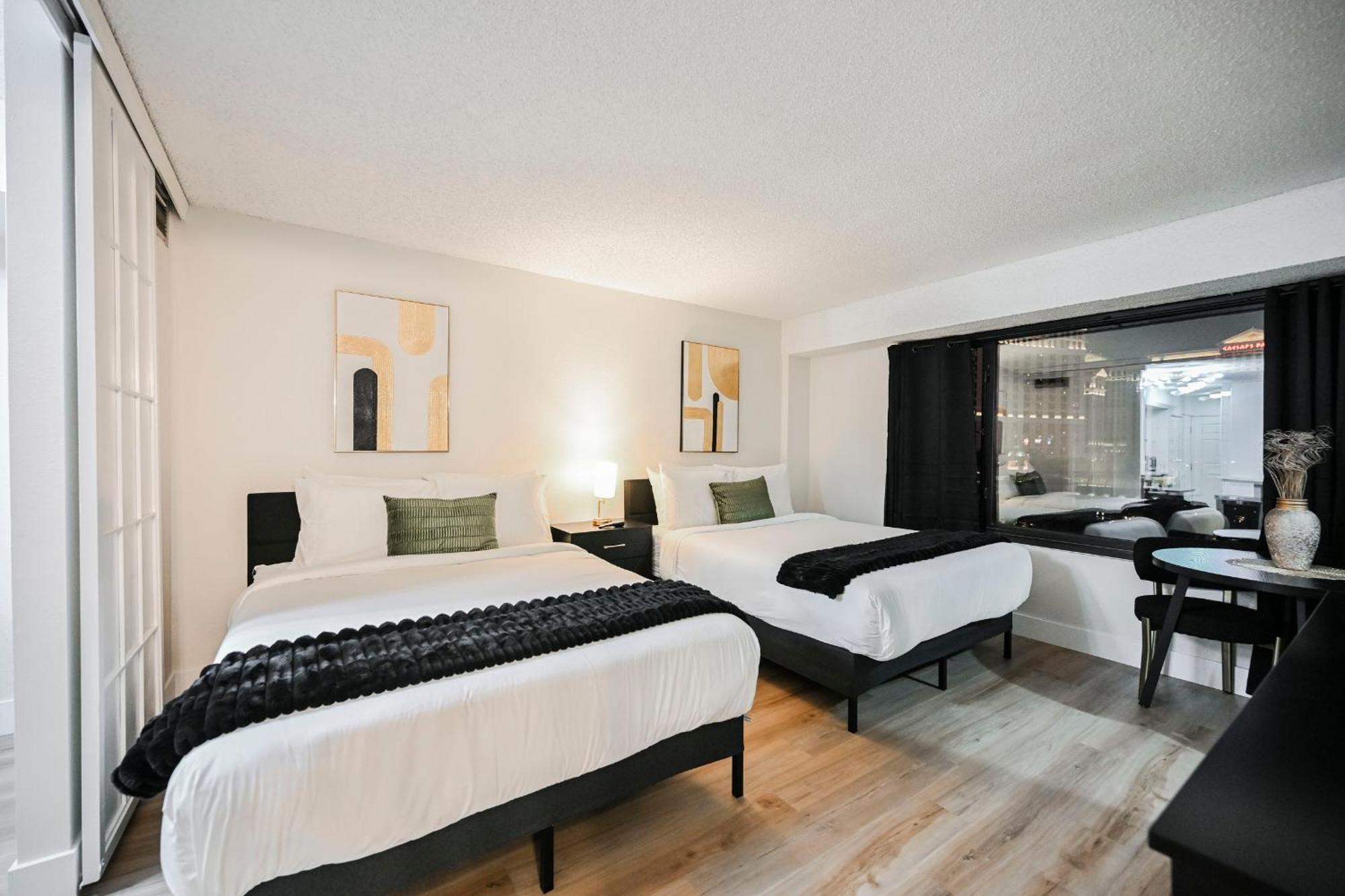 Stripviewsuites At Jockey Club