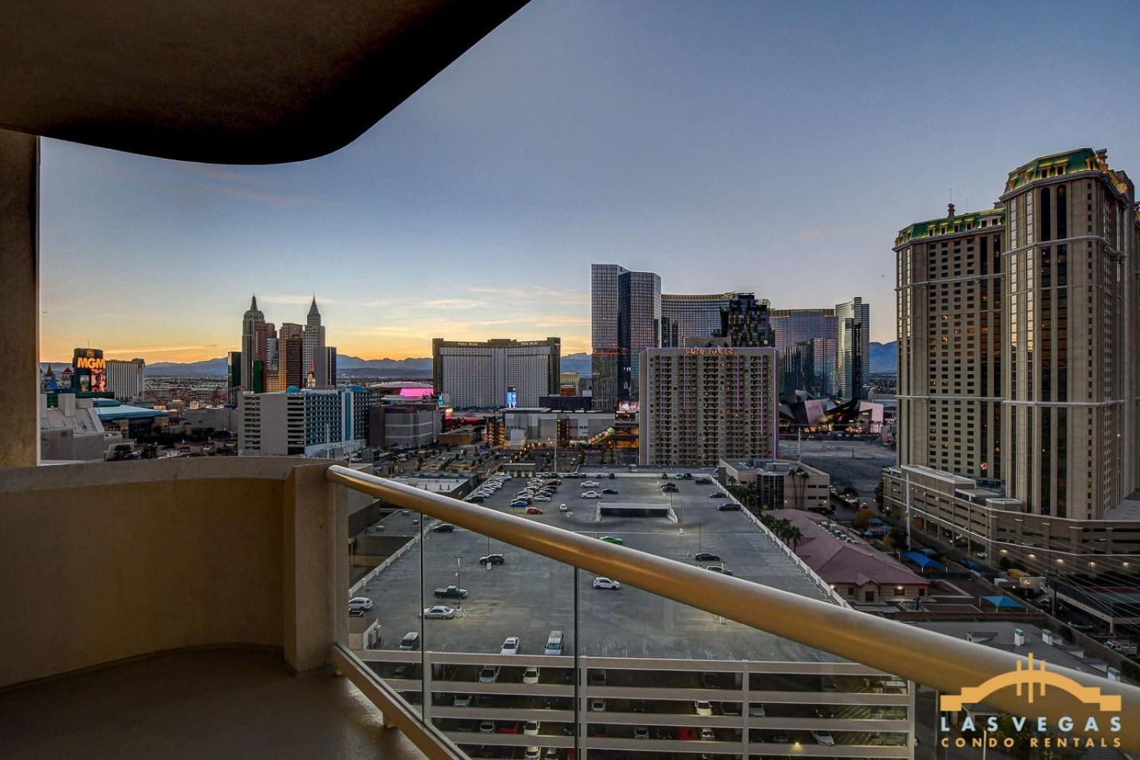 Mgm Signature-16-605 Strip View Balcony *