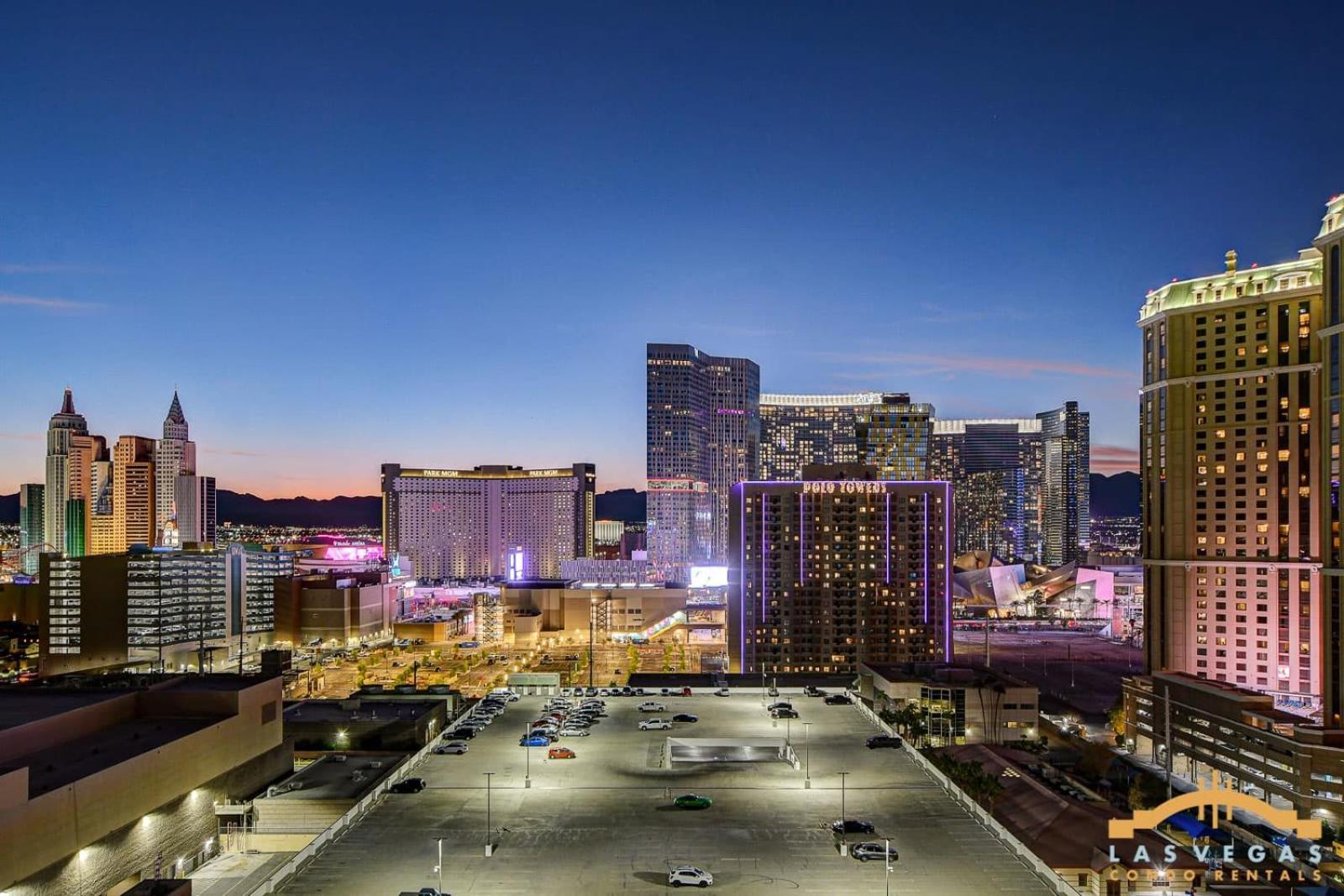 Mgm Signature-16-605 Strip View Balcony *