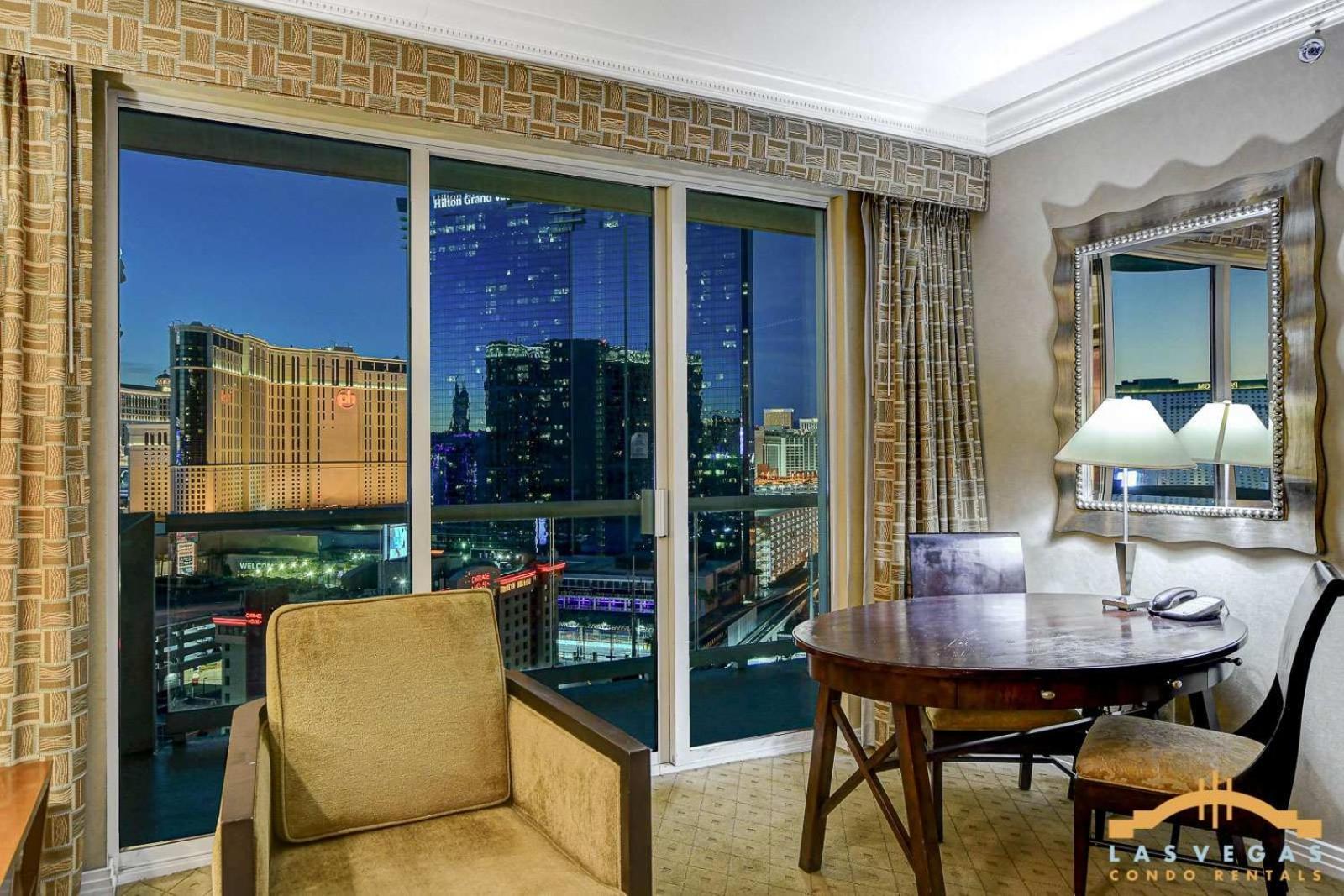 Mgm Signature-16-605 Strip View Balcony