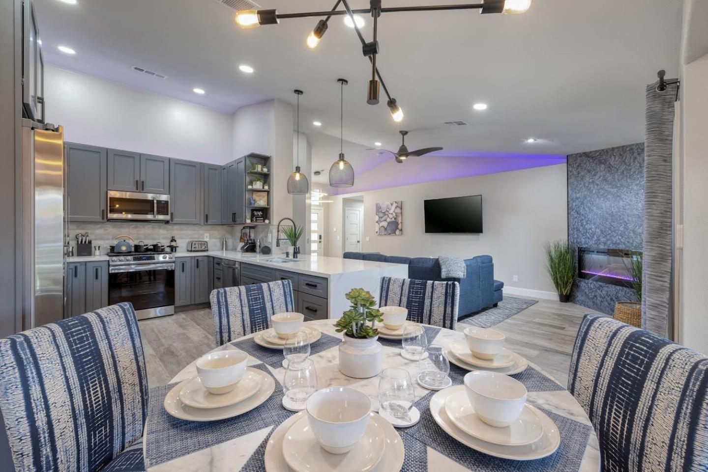 Oasis In The Desert W Heated Pool Fully Renovated Holiday home *