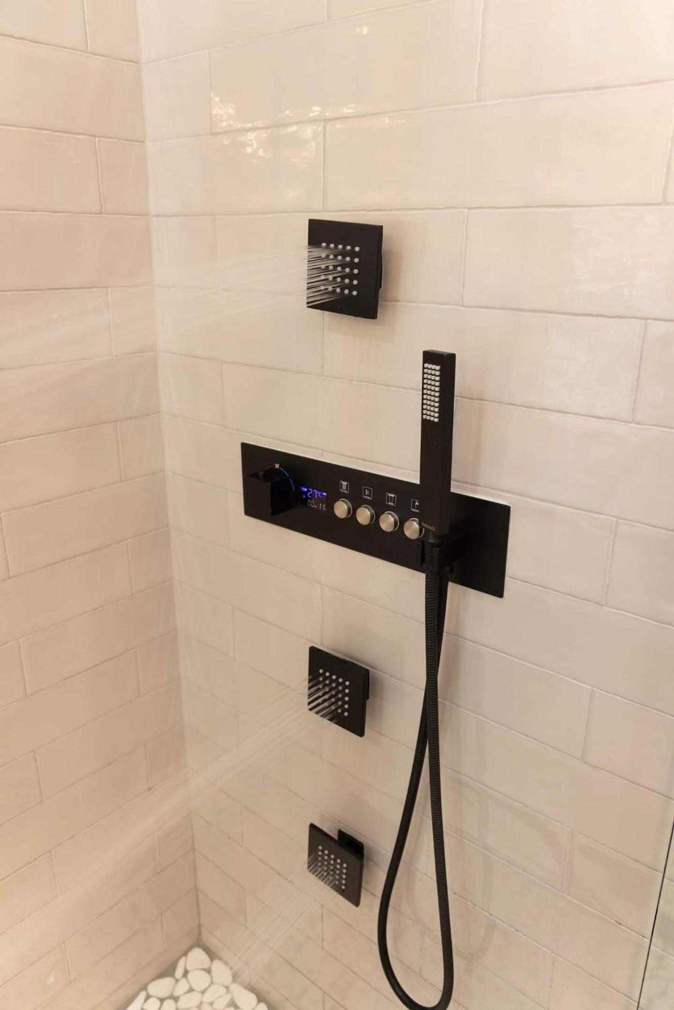 Brand New Listing Modern Hacienda Heated Pool Сasa de vacaciones Las Vegas