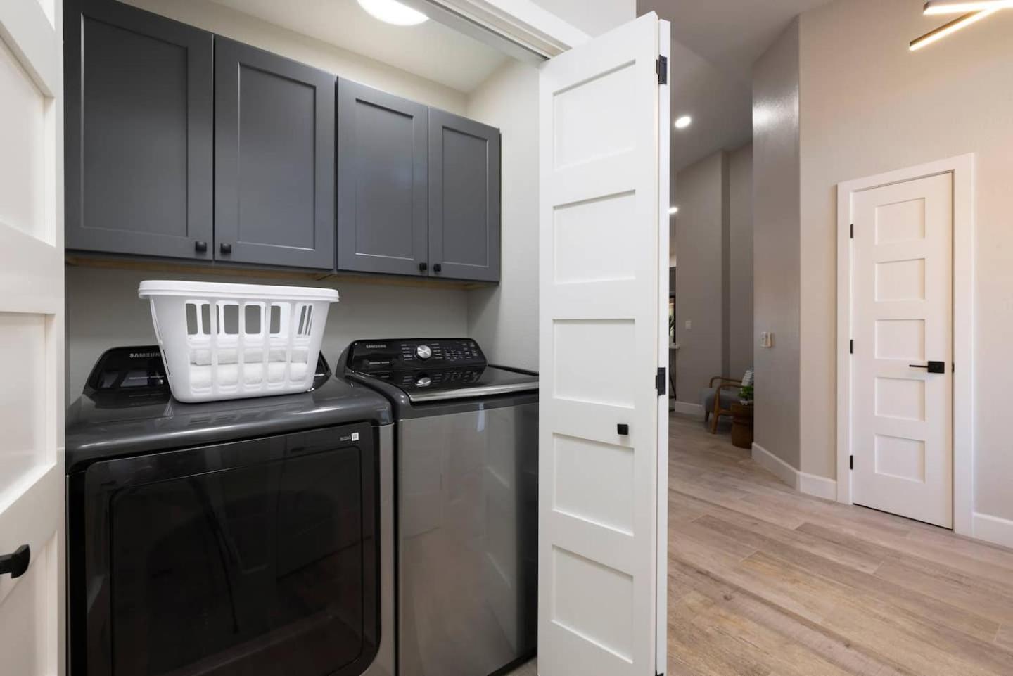 Oasis In The Desert W Heated Pool Fully Renovated Holiday home Las Vegas