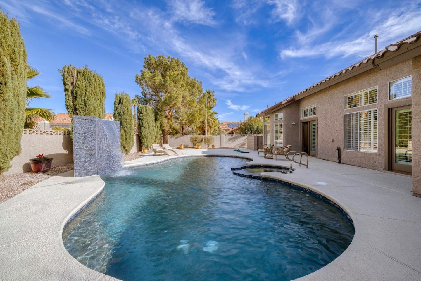 Brand New Listing Modern Hacienda Heated Pool Сasa de vacaciones Las Vegas