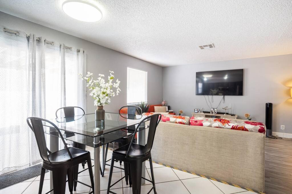 Desert Oasis Retreat Holiday home Las Vegas
