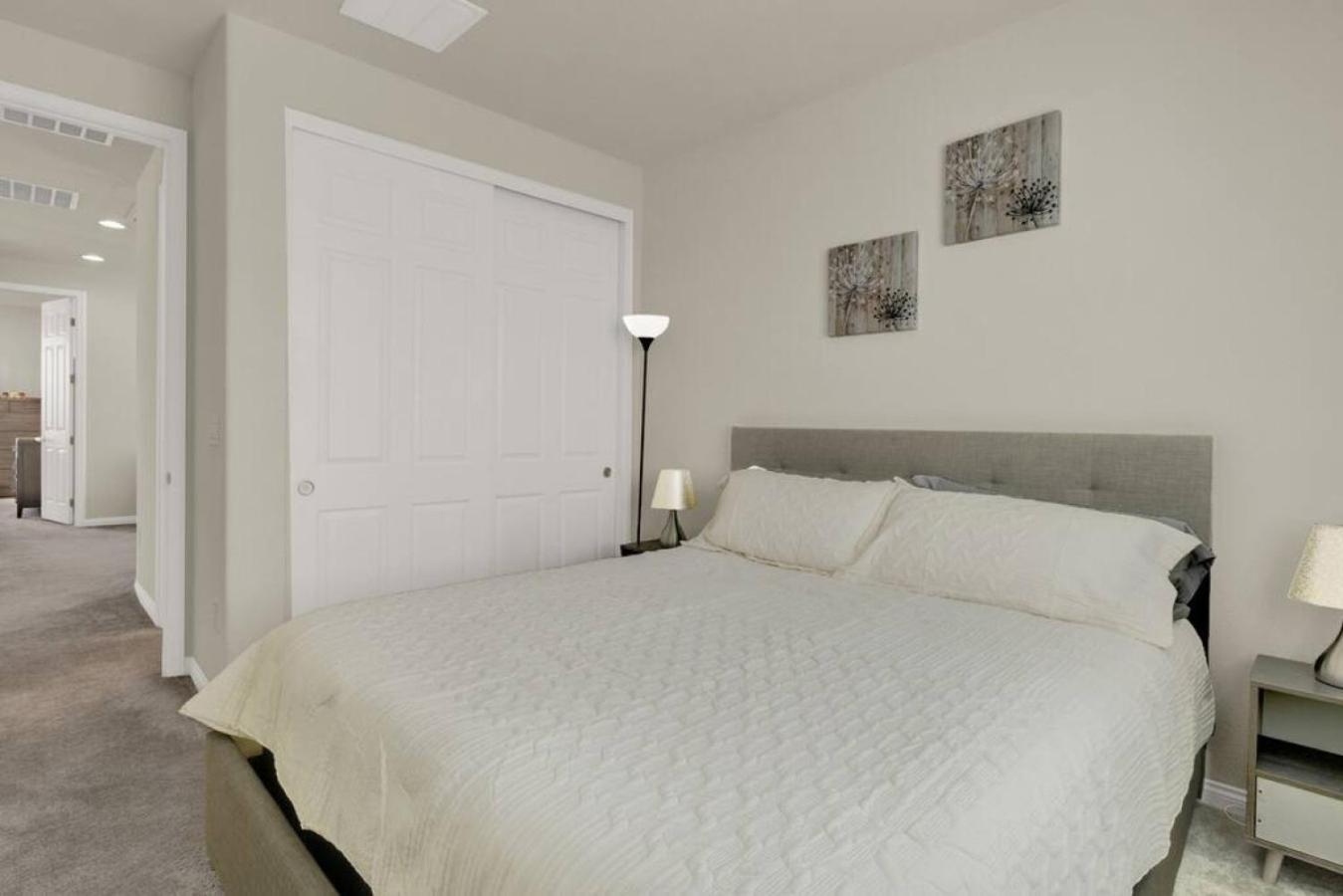 Serenity Retreat: 3br, Heated Pool, Parking *