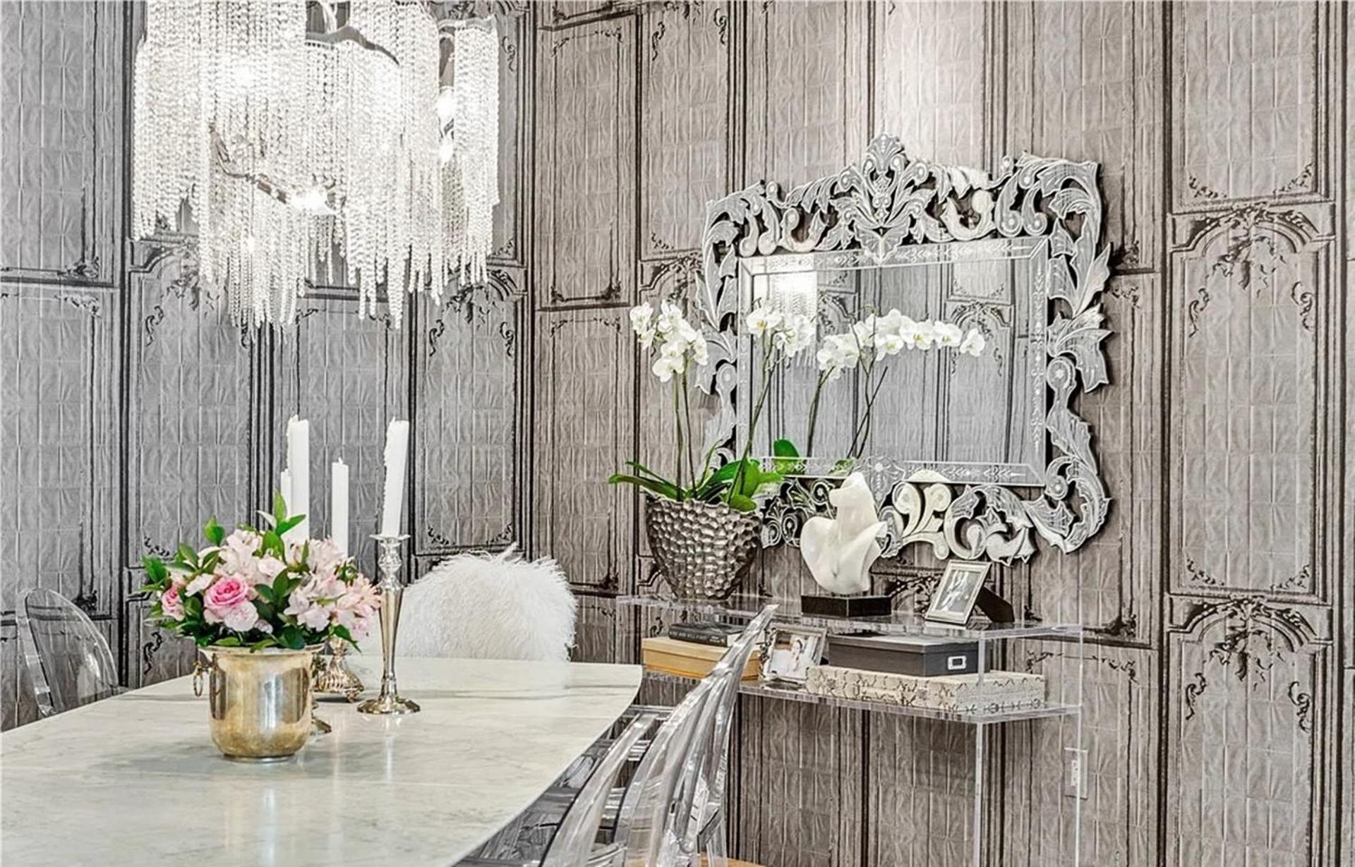Luxurious Four-bedroom Penthouse Apartment