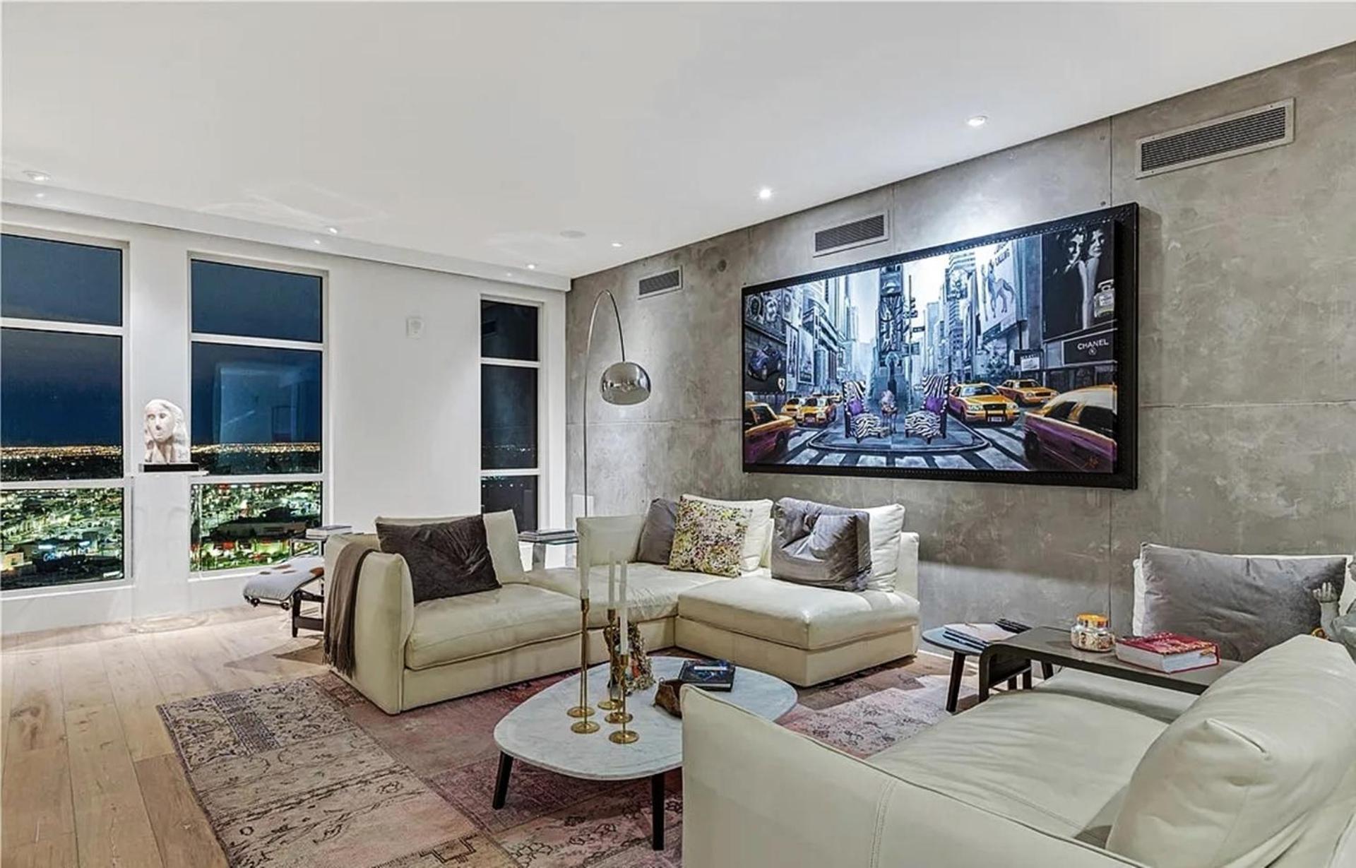 Luxurious Four-bedroom Penthouse * Las Vegas